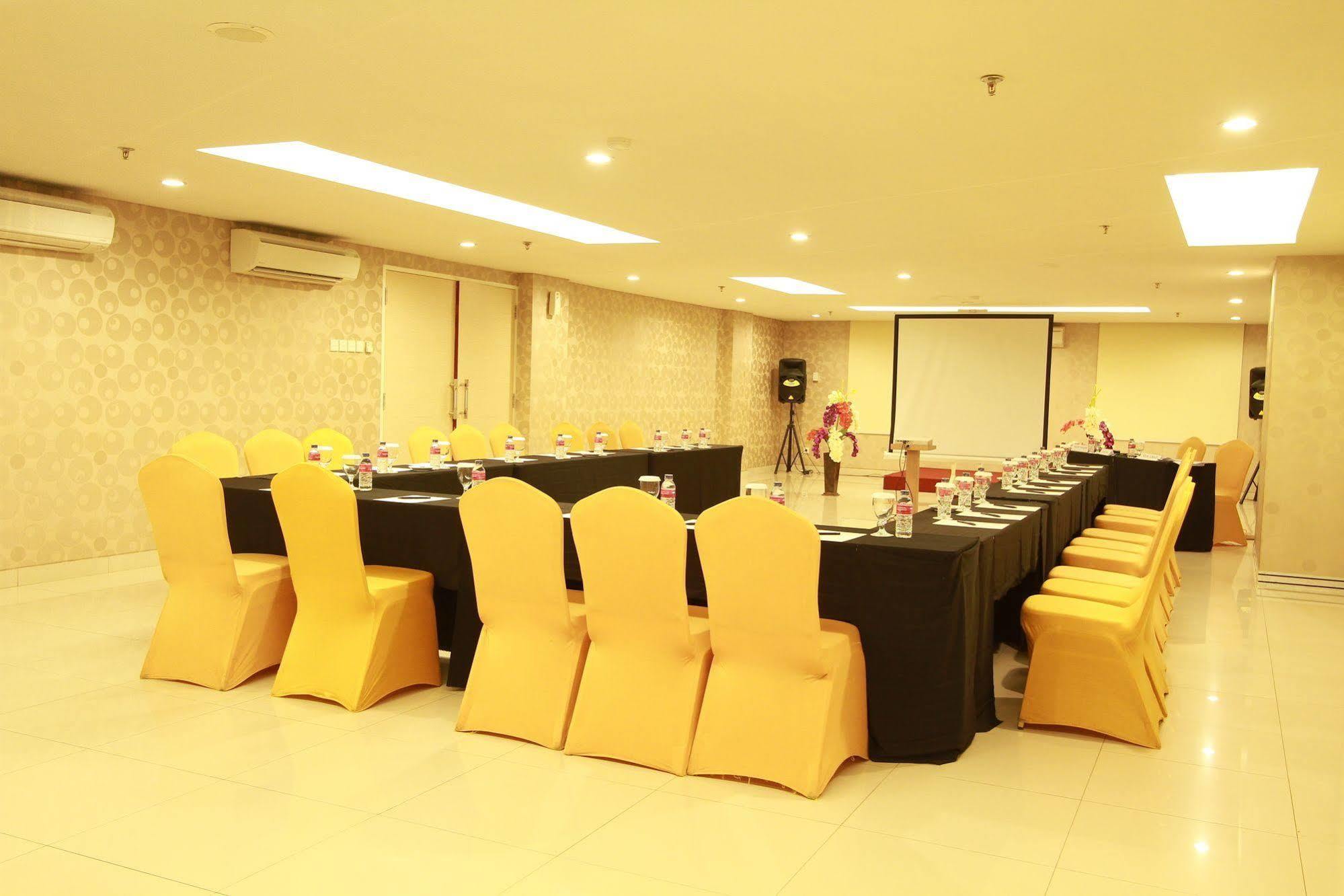 D'Primahotel Balikpapan Exterior photo